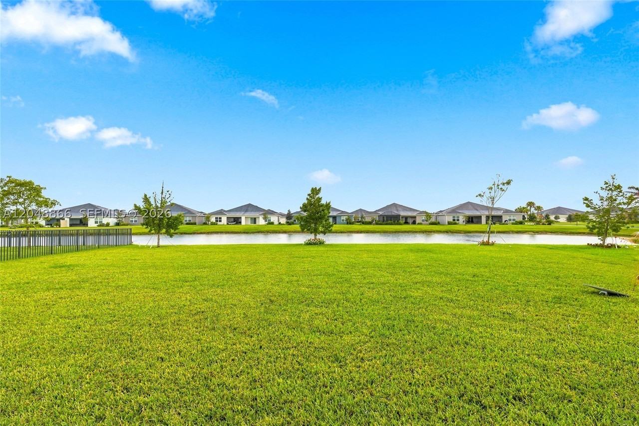 12303 Sw Roma Cir - Photo 3 of 50