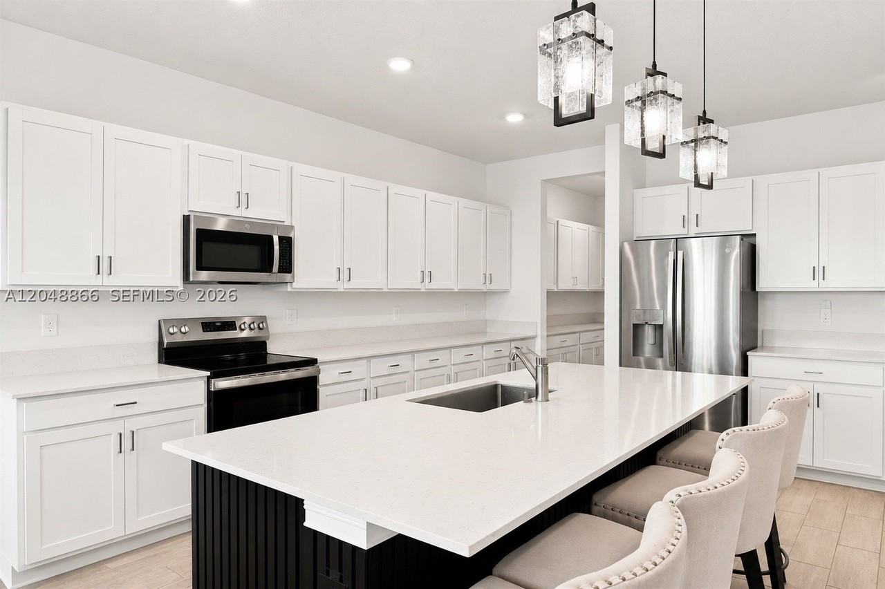 12303 Sw Roma Cir - Photo 4 of 50