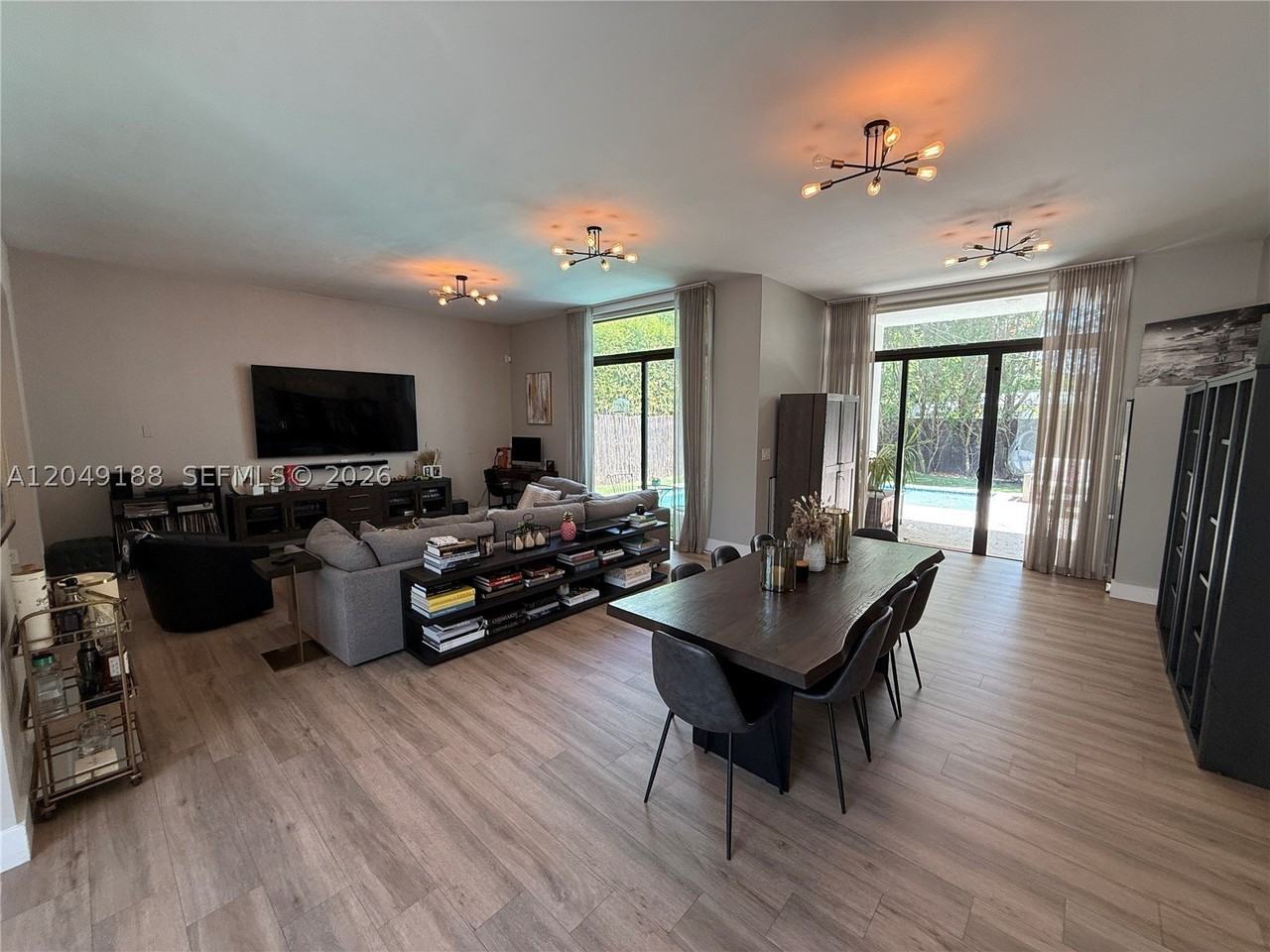8631 Arboretum Ln - Photo 4 of 50