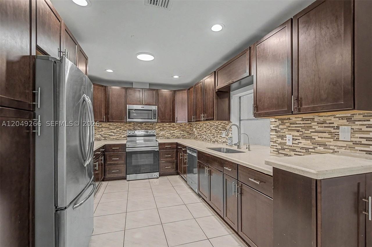 11860 Sw 81st Rd #11860 - Photo 3 of 24