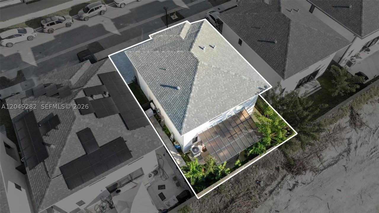 275 Nw 13th Pl - Photo 4 of 13