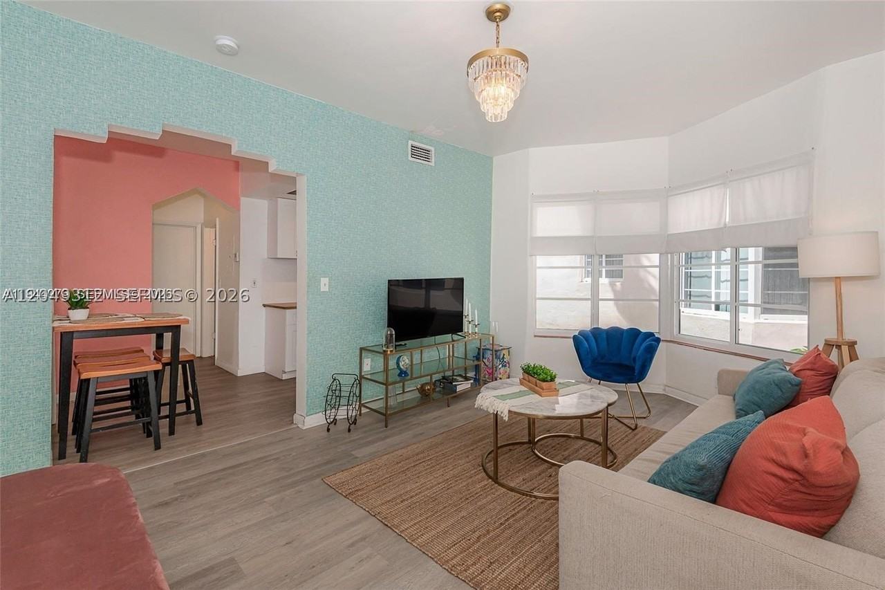 530 15th St #104 - Photo 2 of 23