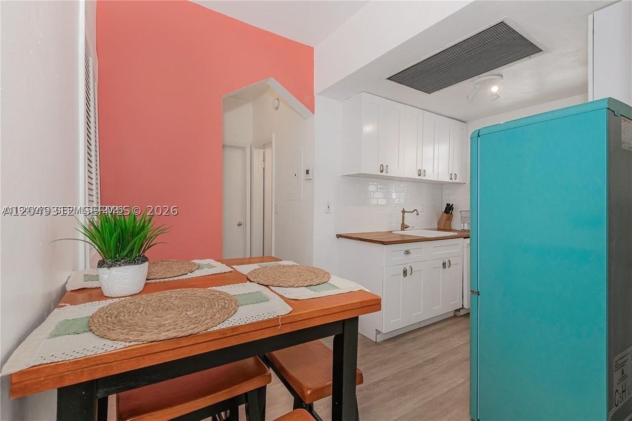 530 15th St #104 - Photo 3 of 23