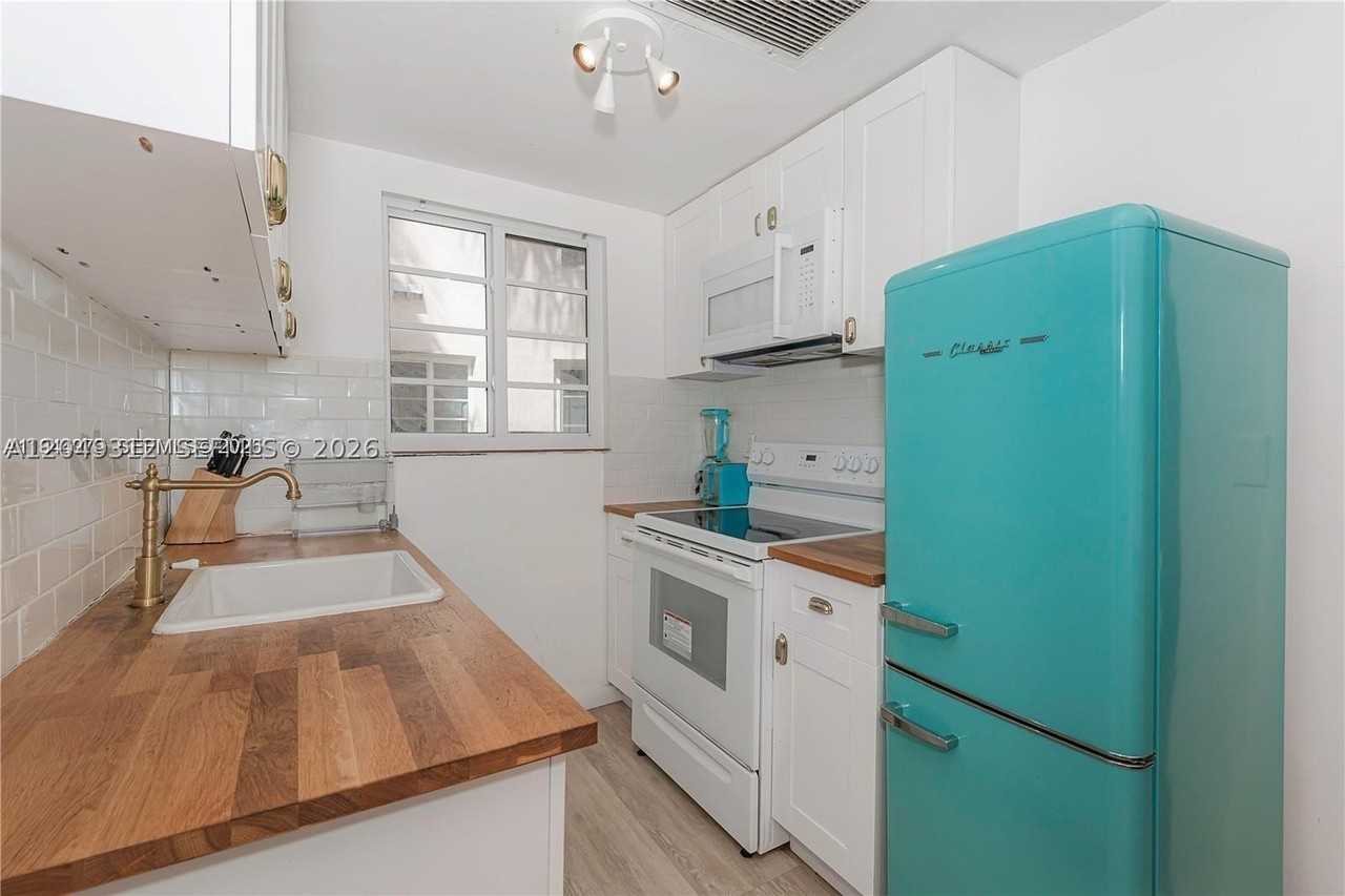 530 15th St #104 - Photo 4 of 23