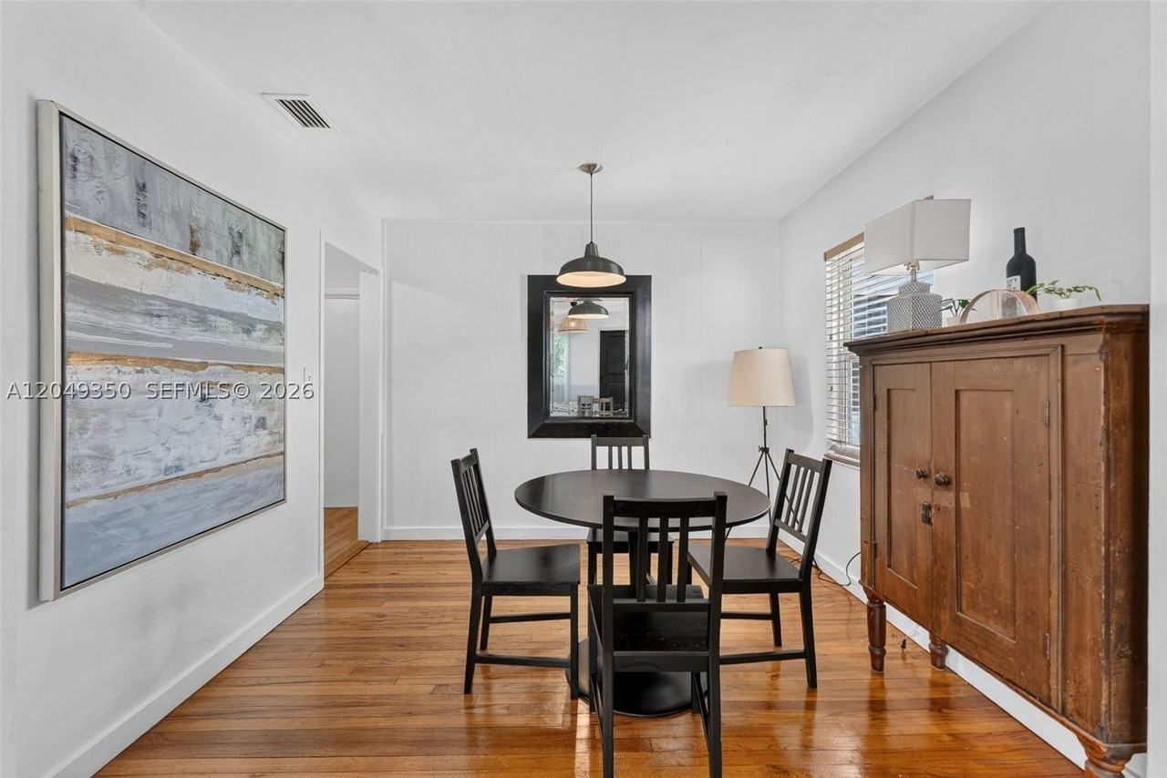 5800 Sw 61st St - Photo 5 of 35