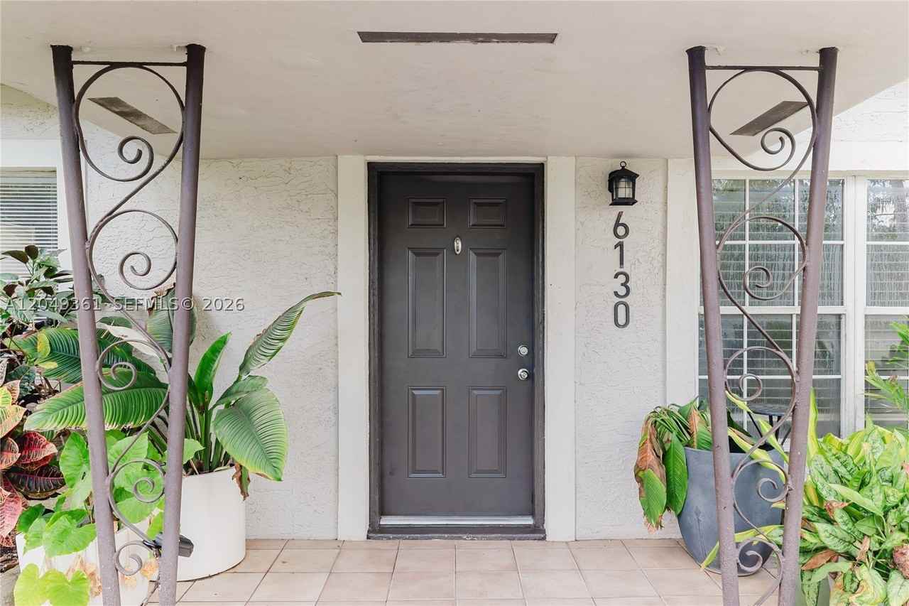 6130 Flagler St - Photo 3 of 28
