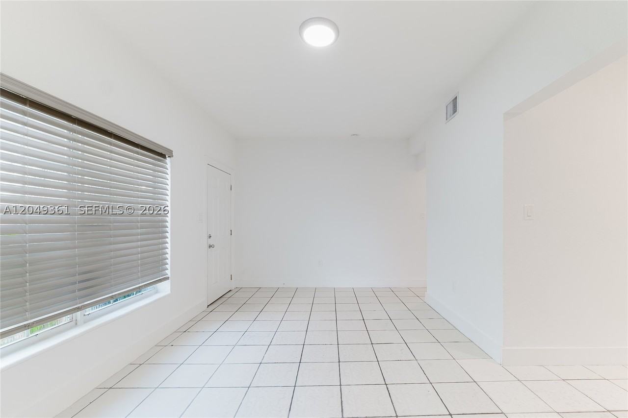 6130 Flagler St - Photo 4 of 28