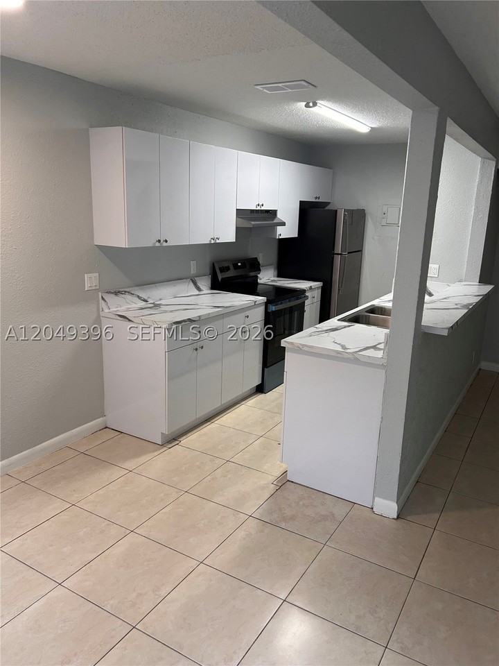 1530 S Congress Ave #2 - Photo 3 of 17