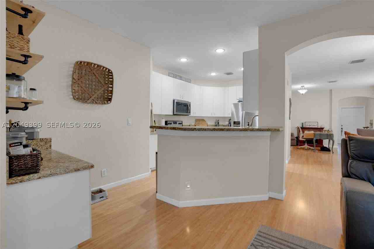 899 Phoenix Way - Photo 6 of 34