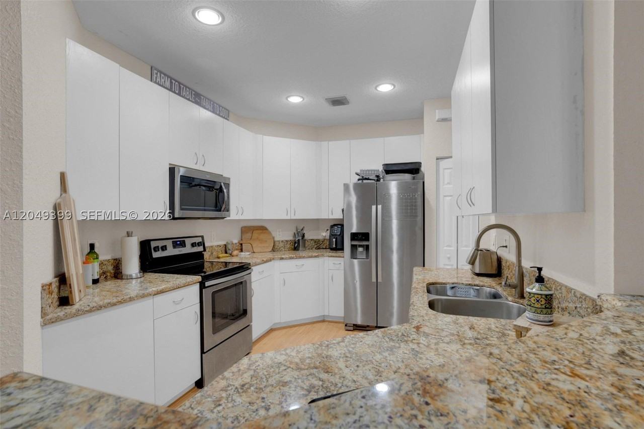 899 Phoenix Way - Photo 7 of 34