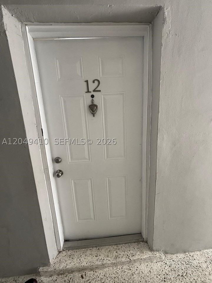 1047 Sw 7th St #12