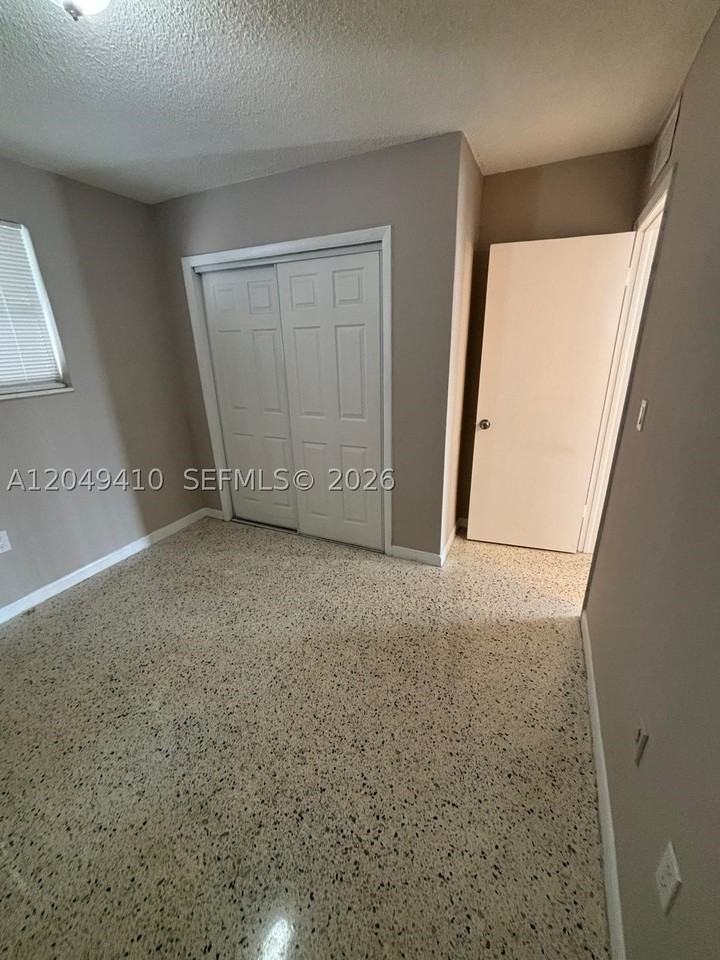 1047 Sw 7th St #12 - Photo 7 of 9