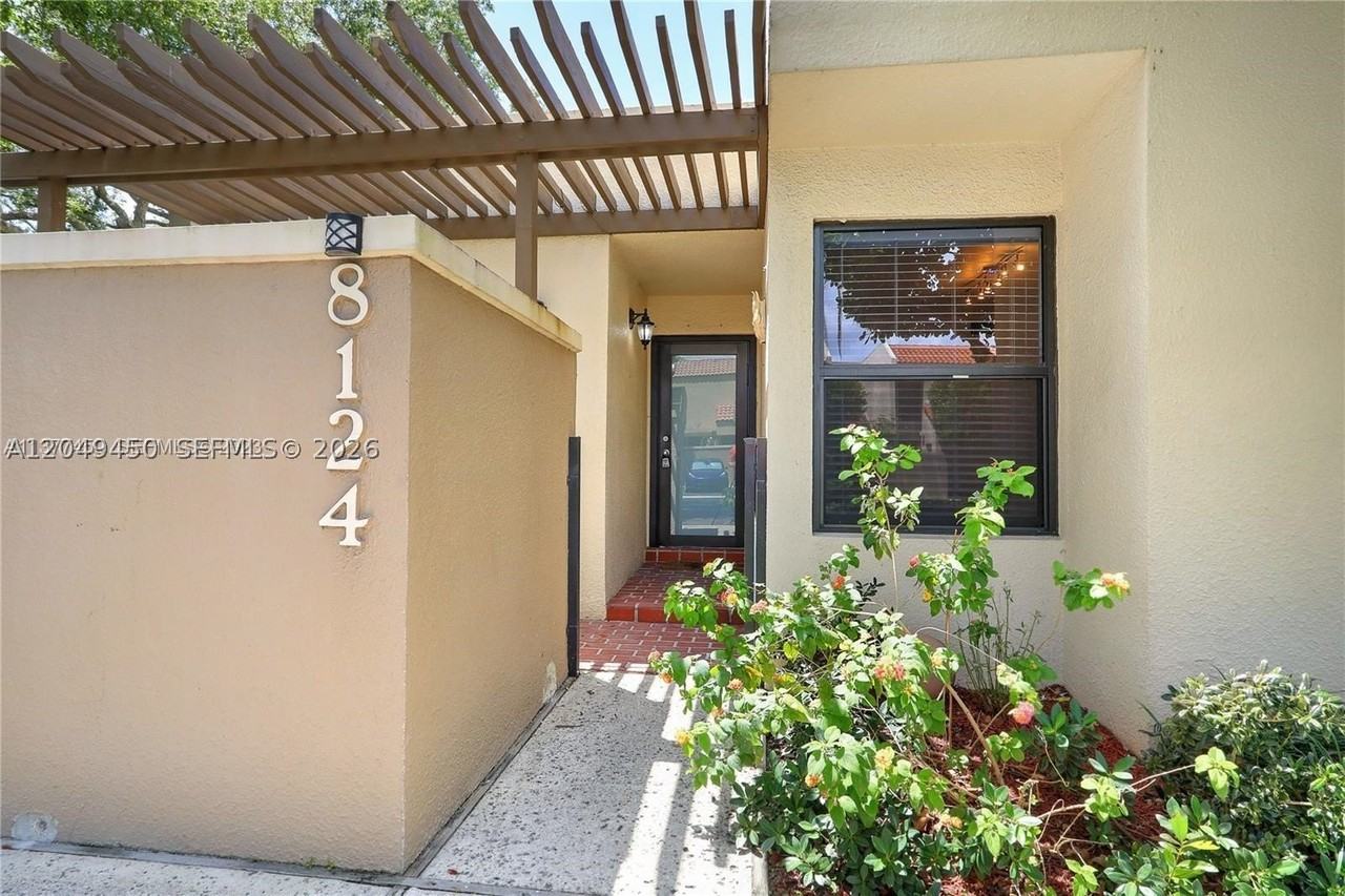 8124 Sw 87th Ter - Photo 2 of 44