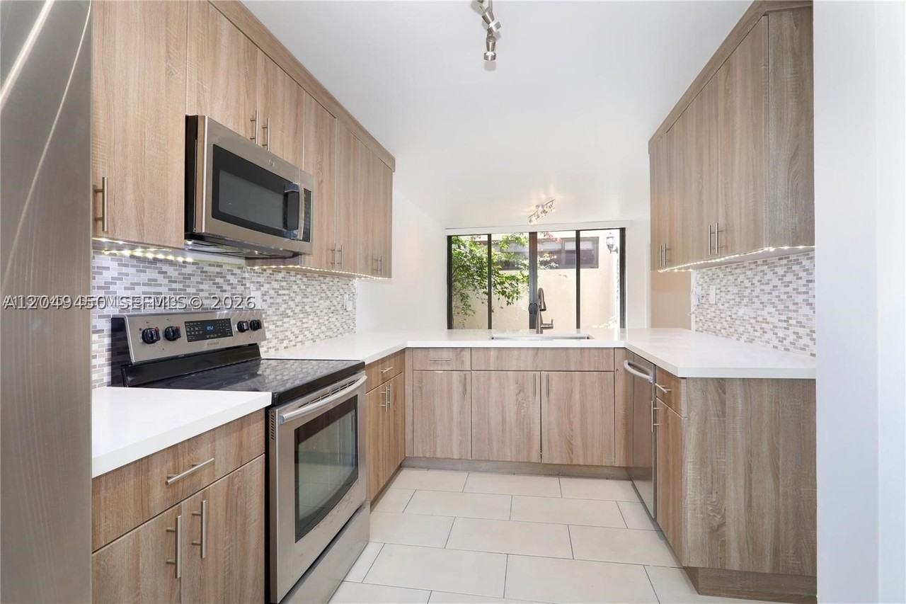 8124 Sw 87th Ter - Photo 3 of 44