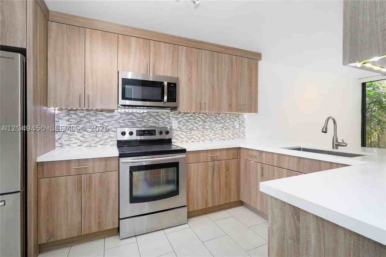 8124 Sw 87th Ter - Photo 4 of 44