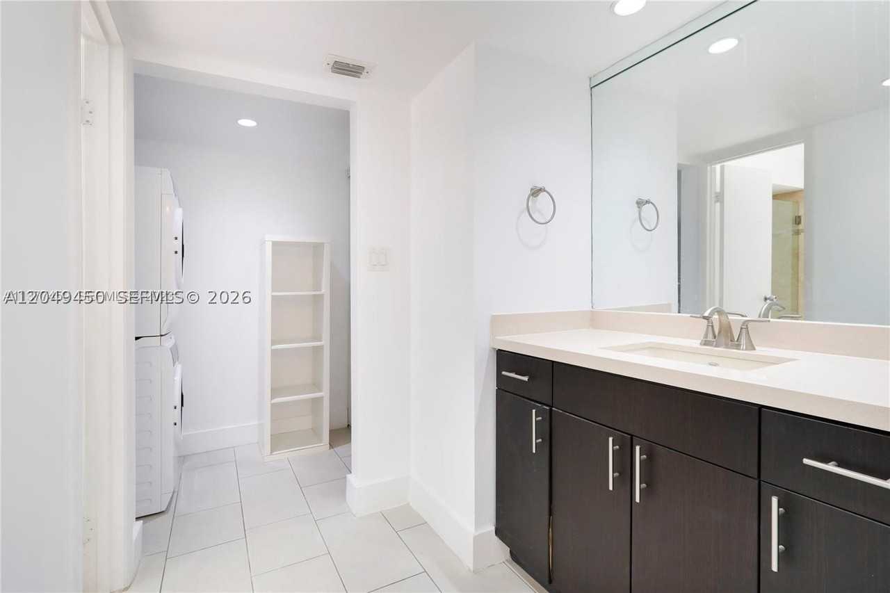 8124 Sw 87th Ter - Photo 5 of 44