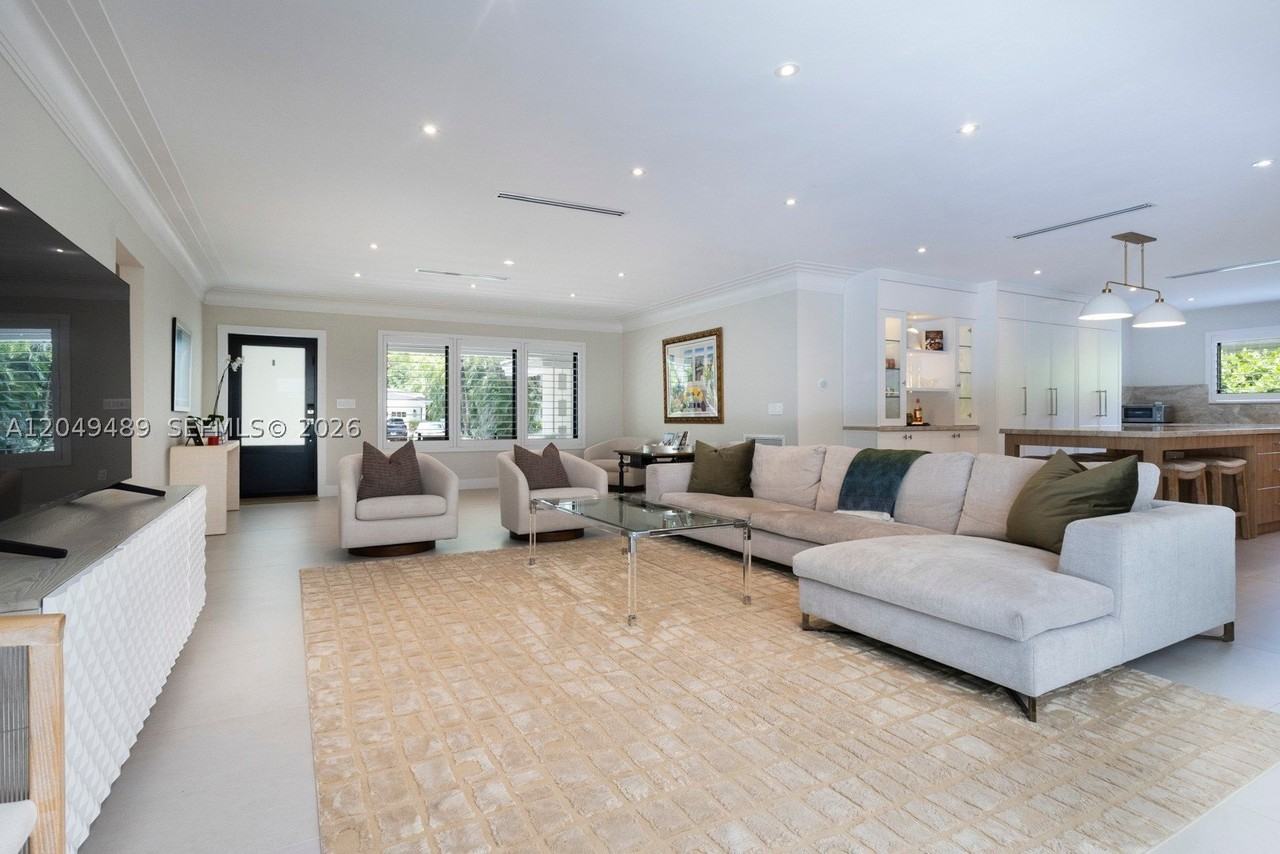 6835 Camarin St - Photo 3 of 24