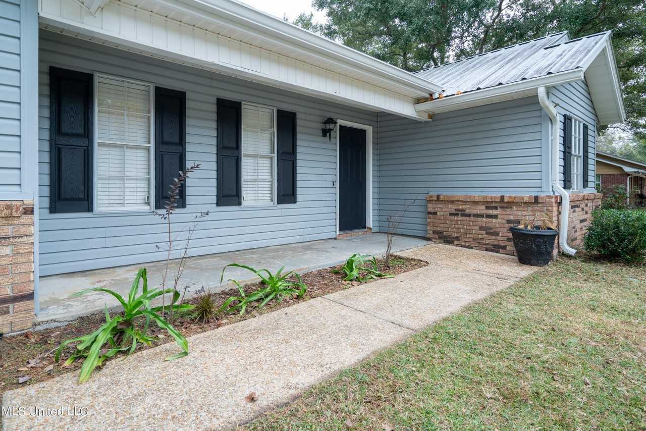 206 N Lang Ave - Photo 2 of 16