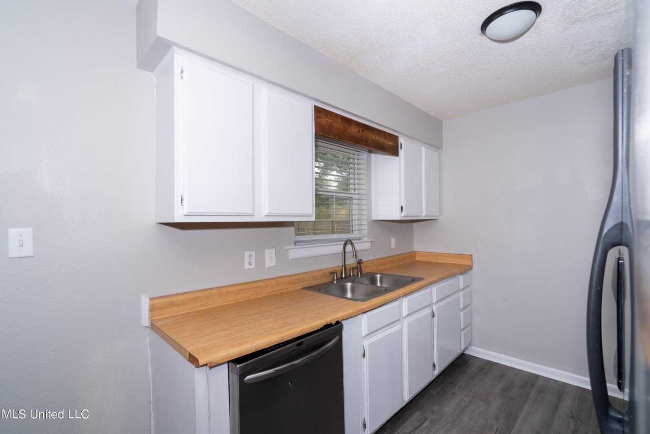 206 N Lang Ave - Photo 6 of 16