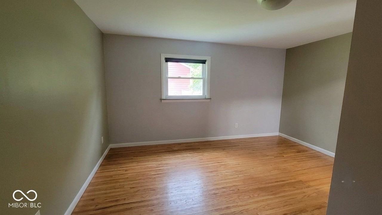 10305 Ruckle St - Photo 3 of 17