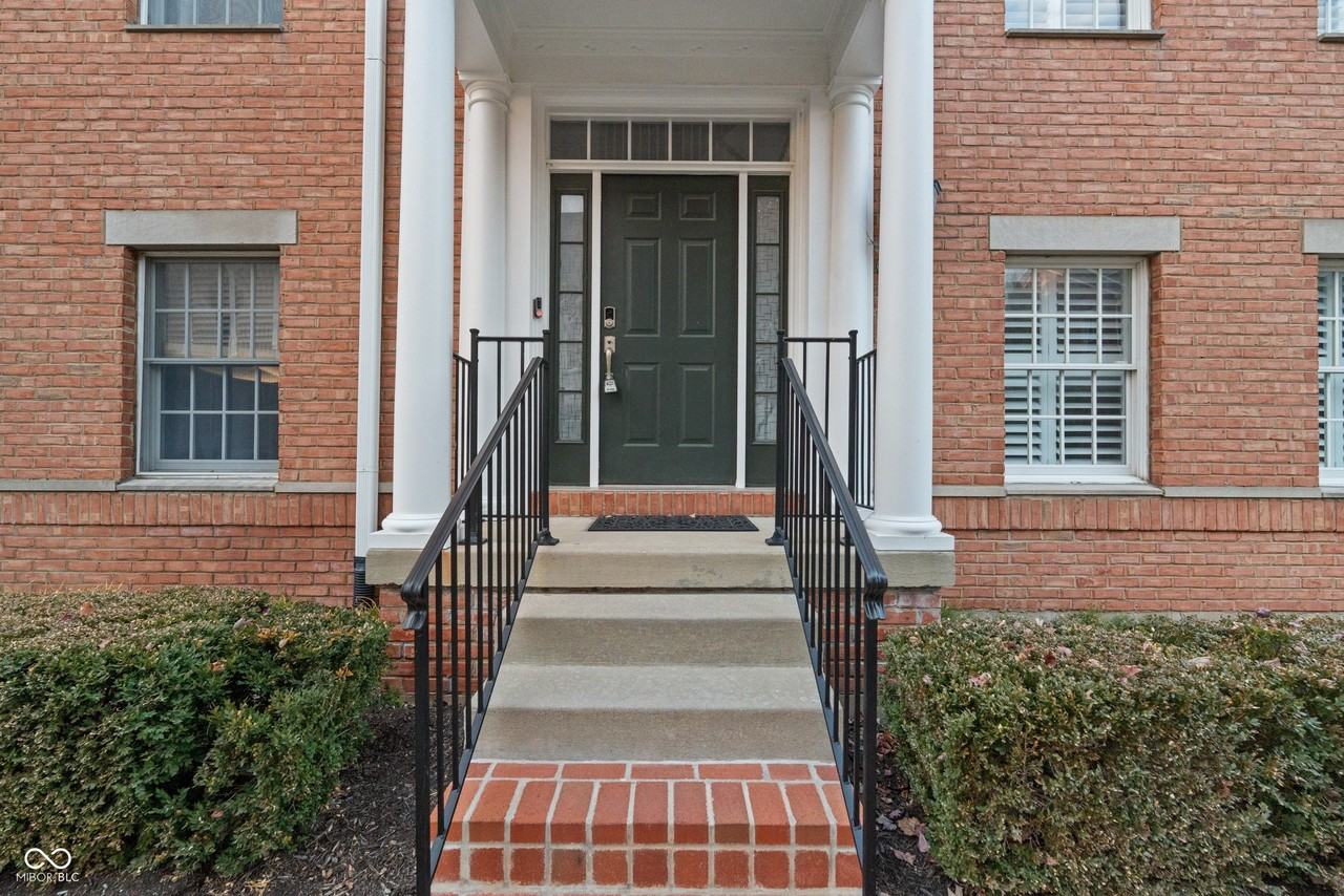 2068 Broughton St - Photo 3 of 50