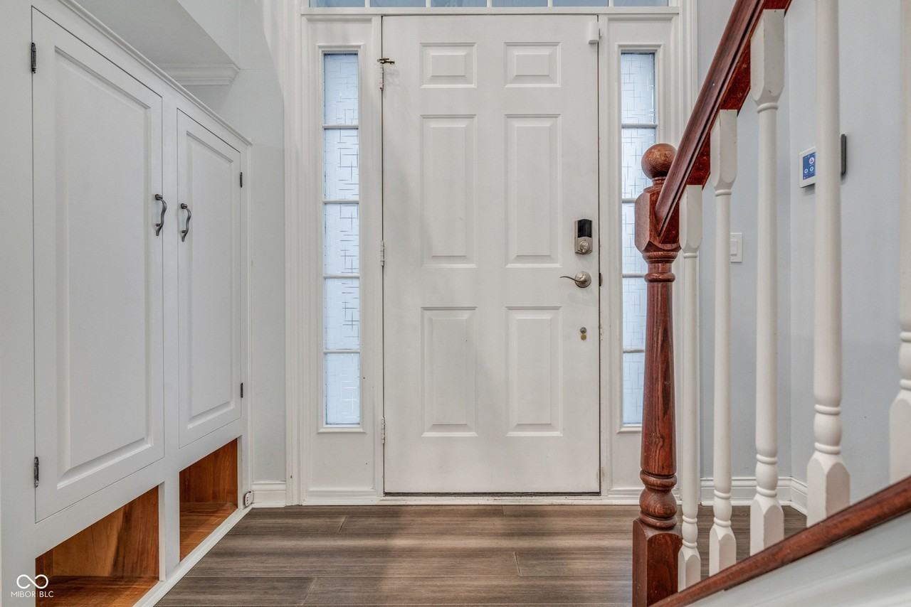 2068 Broughton St - Photo 4 of 50