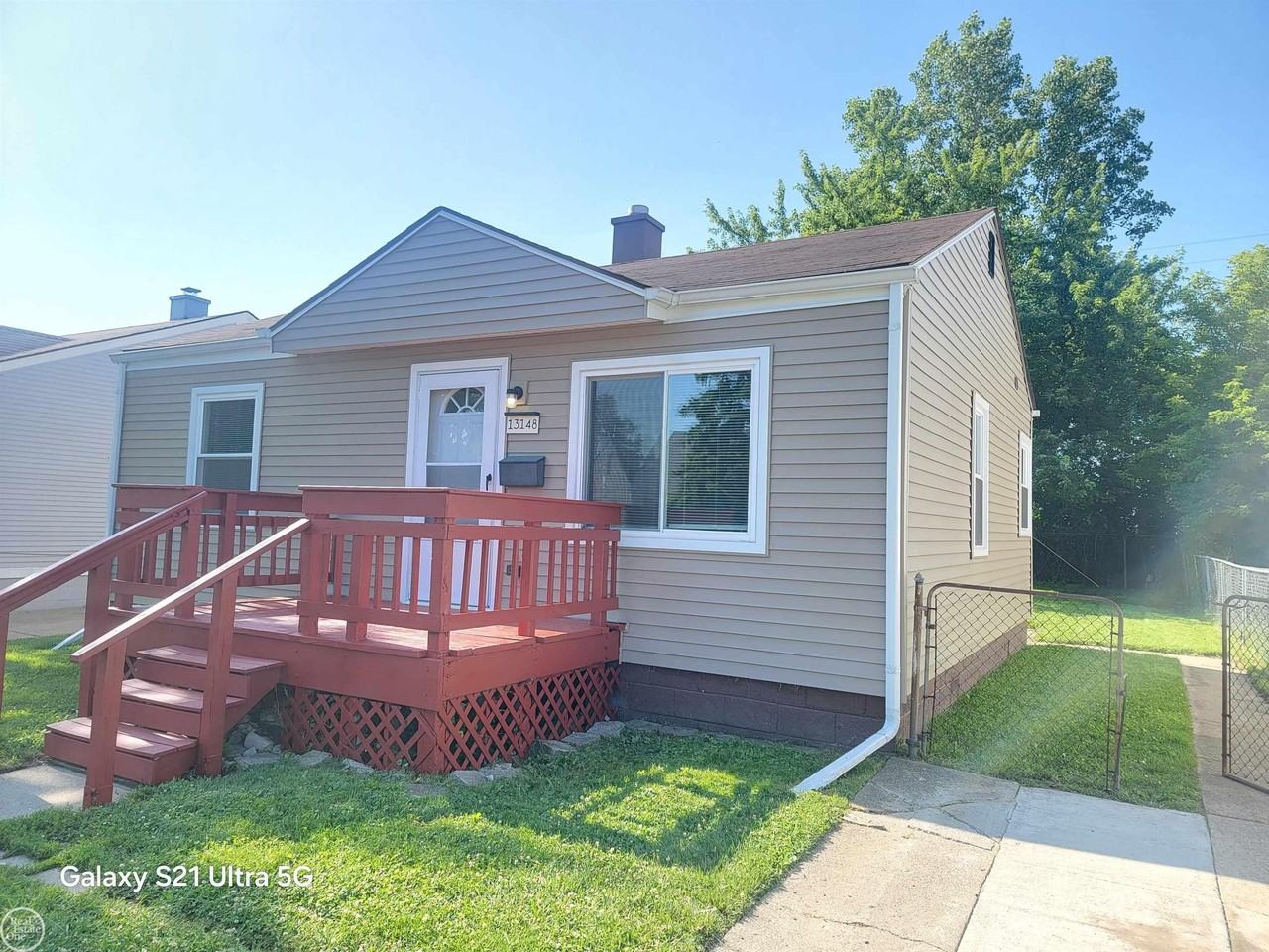 13148 Sherman Ave - Photo 3 of 12