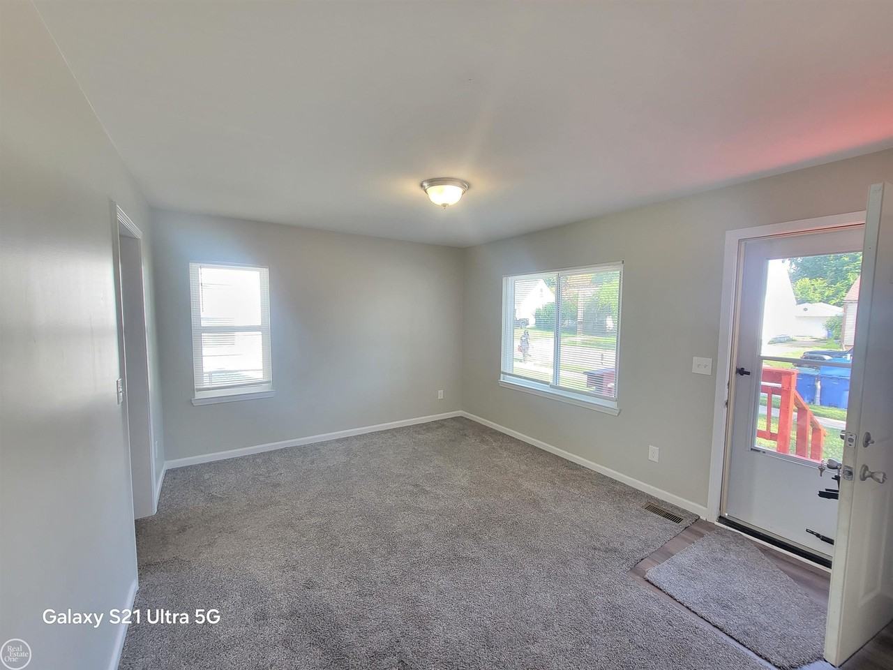 13148 Sherman Ave - Photo 4 of 12