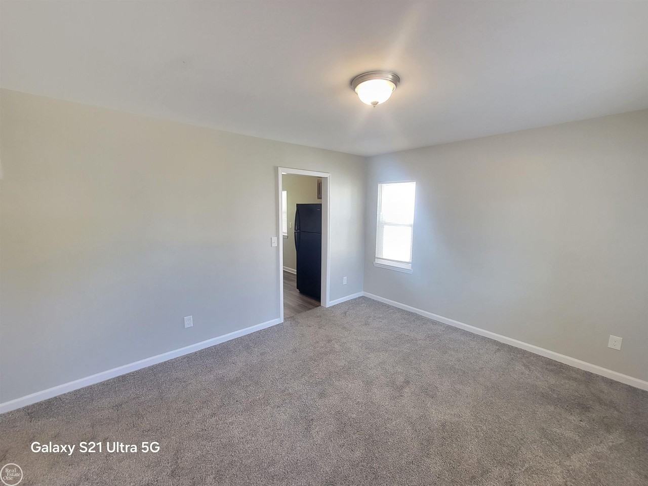 13148 Sherman Ave - Photo 5 of 12