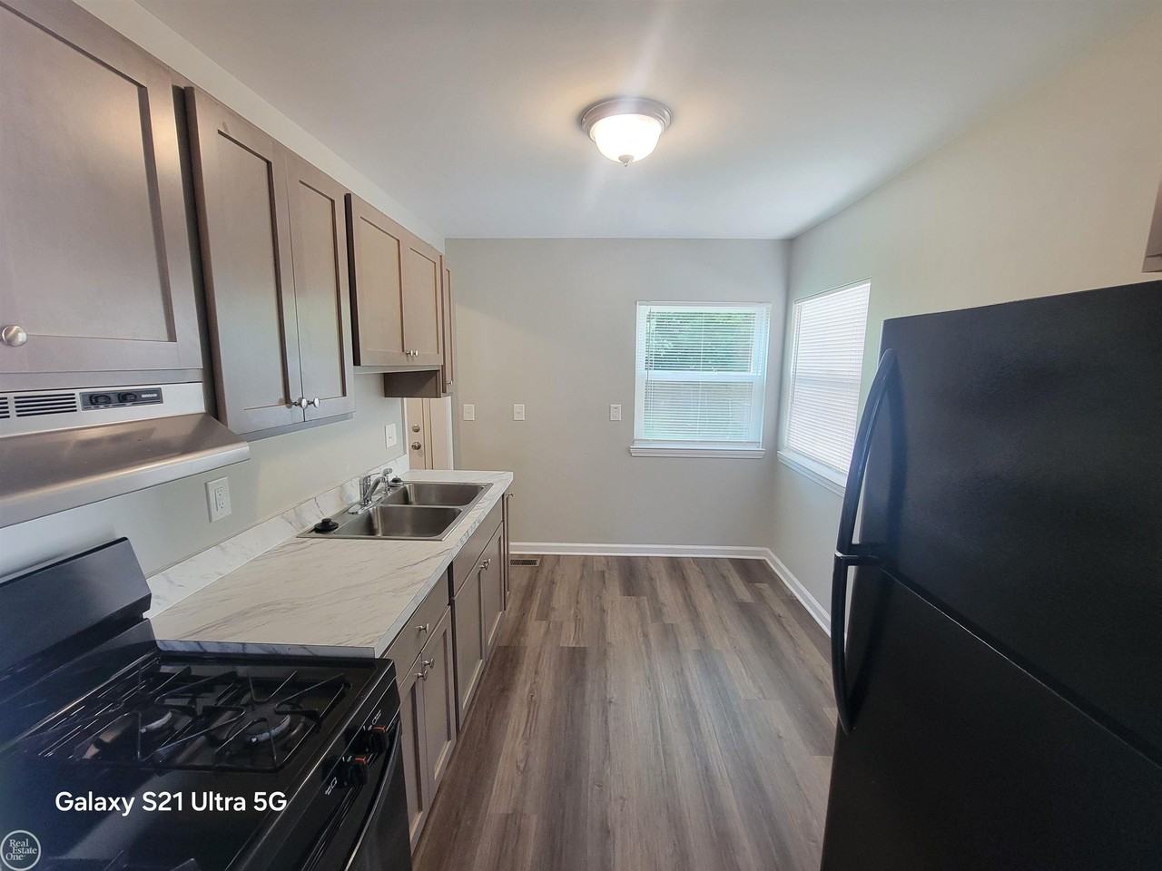 13148 Sherman Ave - Photo 6 of 12