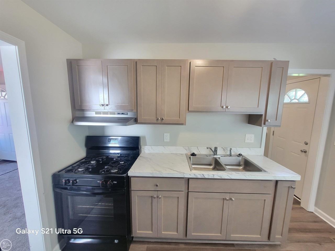 13148 Sherman Ave - Photo 7 of 12