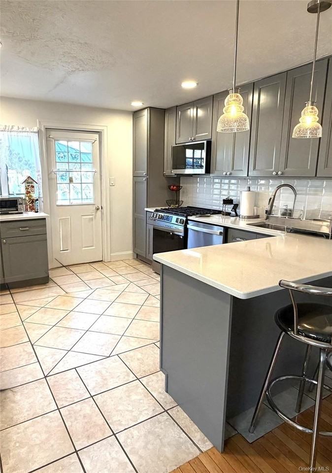 411 Elm St - Photo 4 of 18