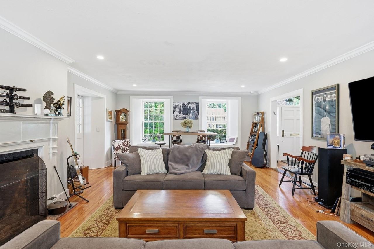 51 Adriance Ave - Photo 6 of 20