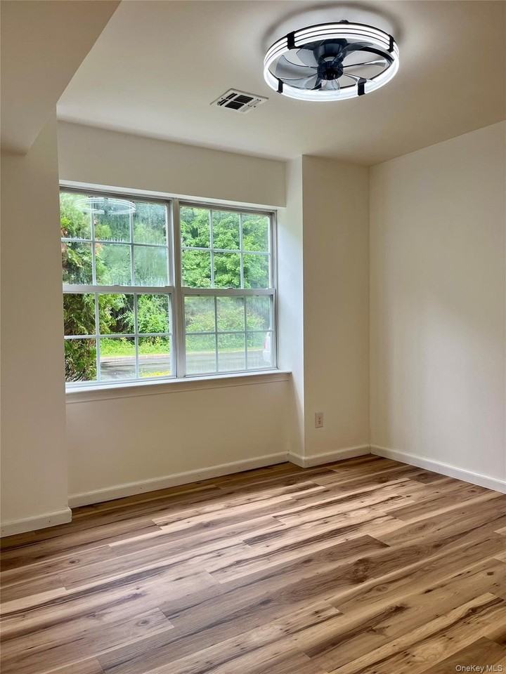 49 Woodlake Dr - Photo 2 of 26