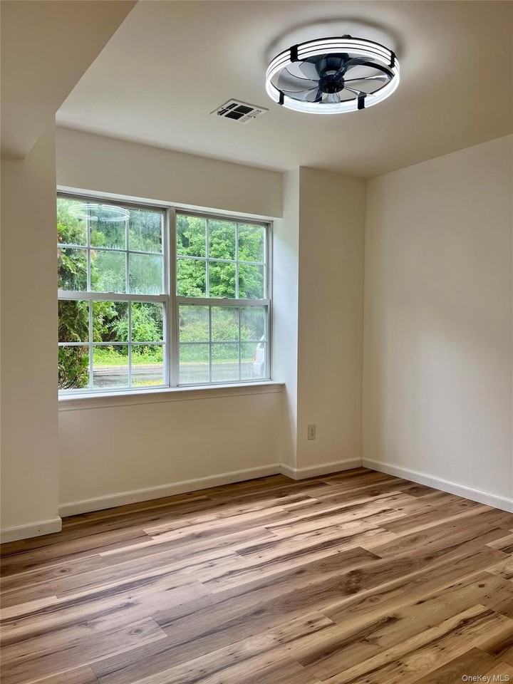 49 Woodlake Dr - Photo 3 of 26