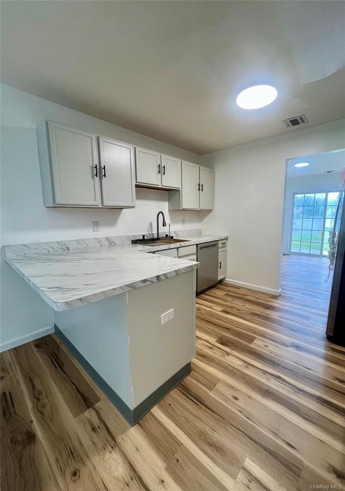 49 Woodlake Dr - Photo 6 of 26