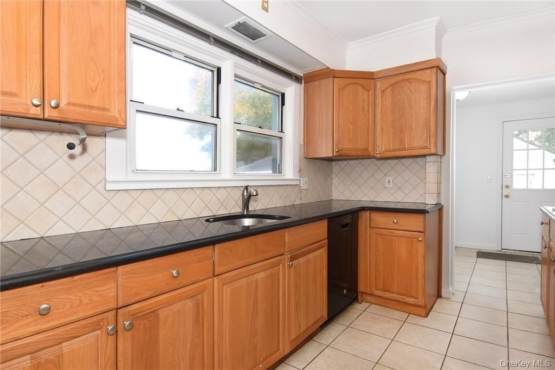 216 Third Ave - Photo 6 of 20