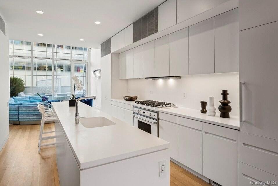 524 W 19th St #1A - Photo 3 of 20