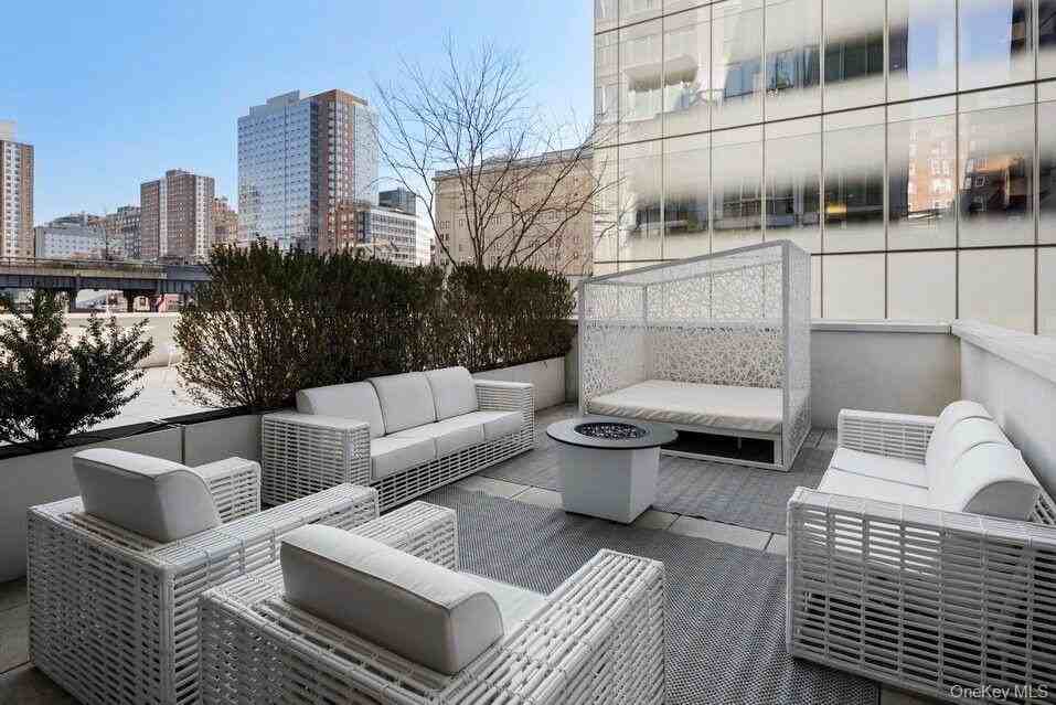 524 W 19th St #1A - Photo 6 of 20