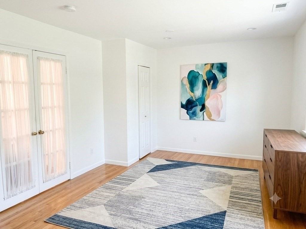 39 Lawrence St #4 - Photo 4 of 9