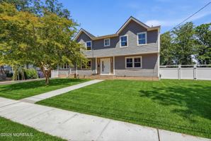 featured image of 19 Roslyn Dr
