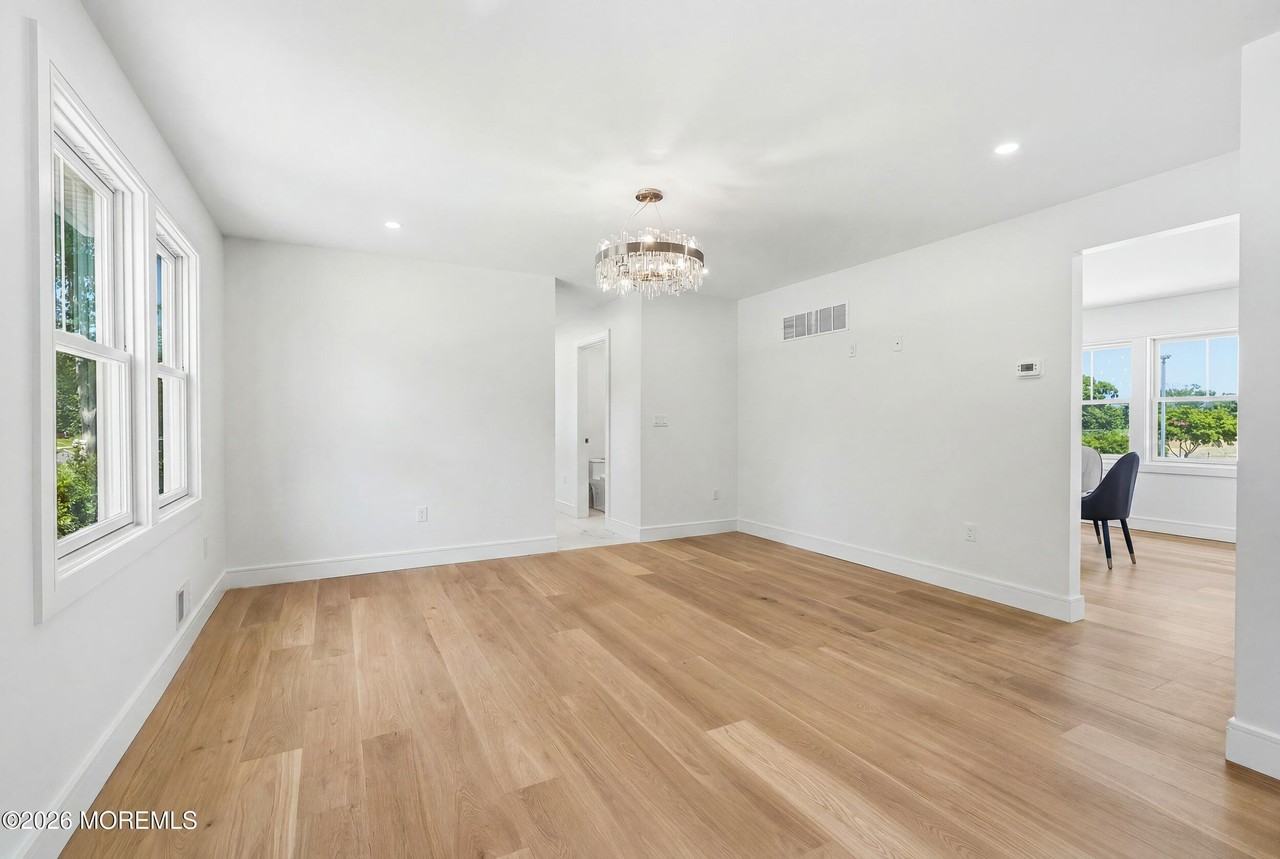 19 Roslyn Dr - Photo 6 of 26