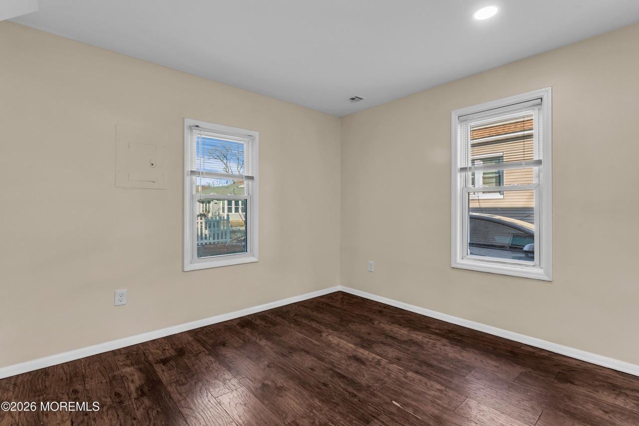 148 De Witt Ave - Photo 7 of 21