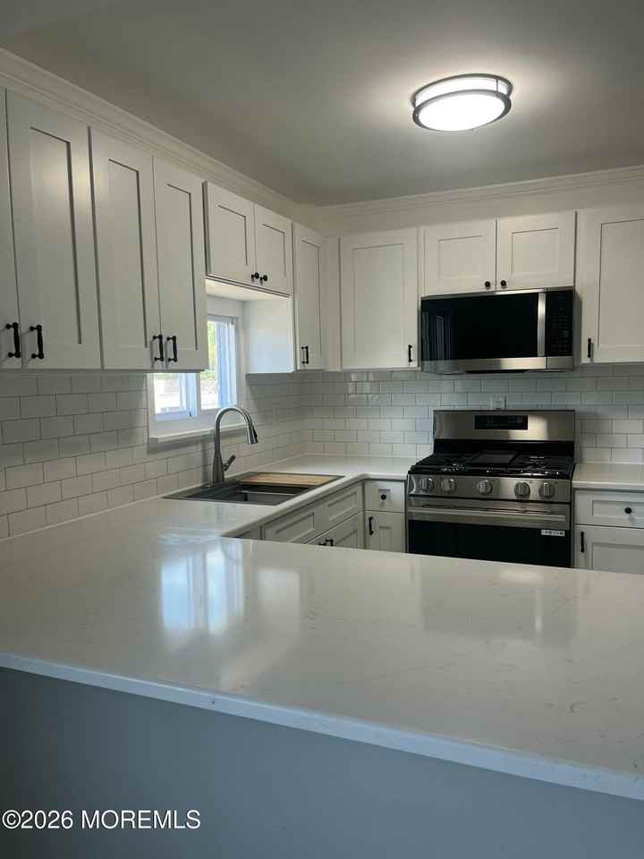 318 Main St - Photo 2 of 10