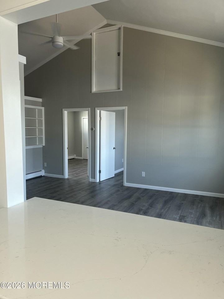 318 Main St - Photo 3 of 10