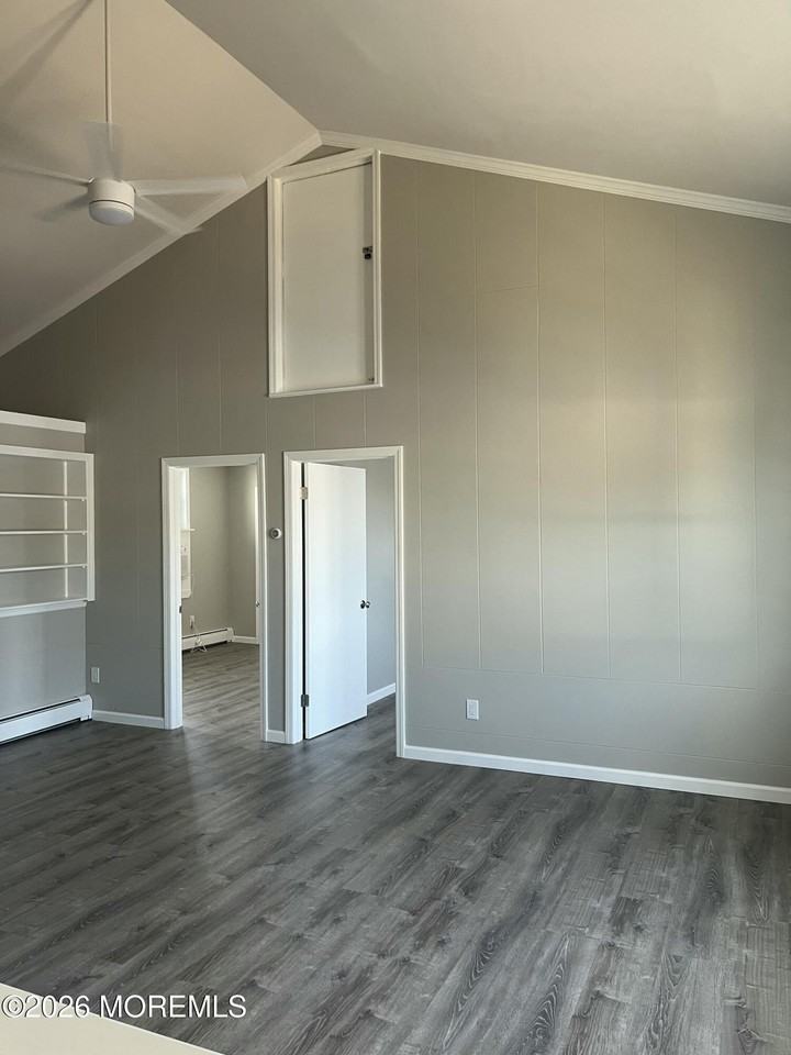 318 Main St - Photo 4 of 10