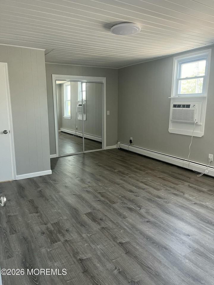 318 Main St - Photo 6 of 10