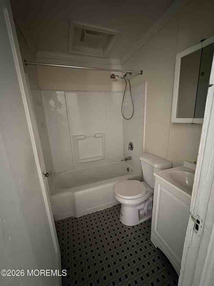 410 Ocean Gate Ave #3 - Photo 5 of 6