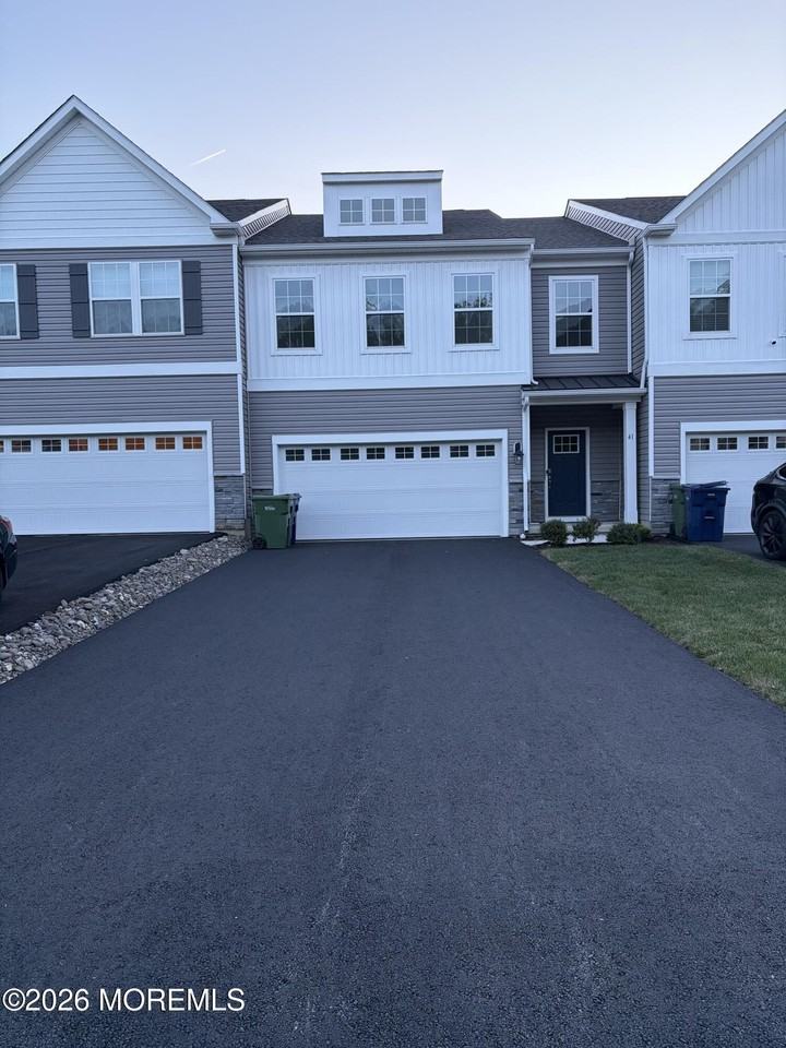 41 Victoria Gardens Sq - Photo 2 of 21