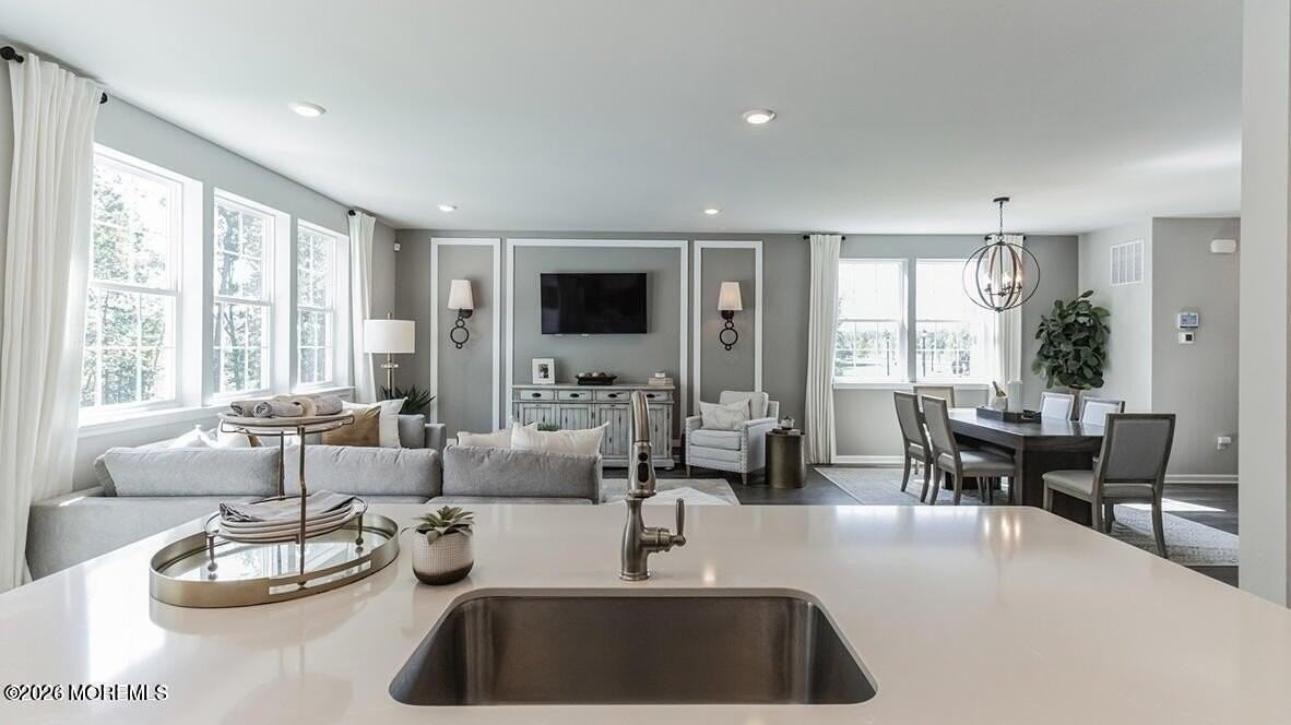 41 Victoria Gardens Sq - Photo 3 of 21